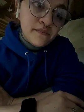 SophiaWeestt99 online show from November 17, 2025, 3:21 am