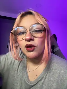 SophiaWeestt99 online show from June 23, 2026, 1:25 am