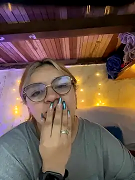 Snapshot of SophiaWeestt99 chatting on October 8, 2025, 4:03 am SophiaWeestt99 online show from October 8, 2025, 4:03 am