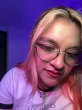 SophiaWeestt99 online show from June 22, 2026, 3:25 am