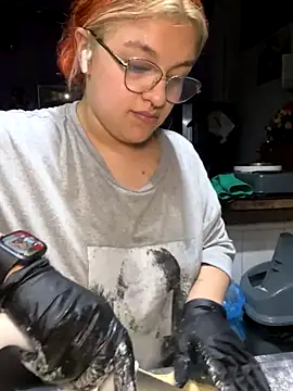 SophiaWeestt99 online show from December 19, 2025, 3:54 am