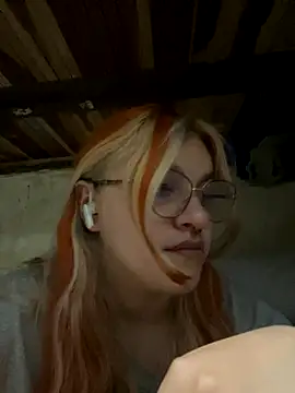 Snapshot of SophiaWeestt99 chatting on September 13, 2025, 11:27 pm SophiaWeestt99 online show from September 13, 2025, 11:27 pm