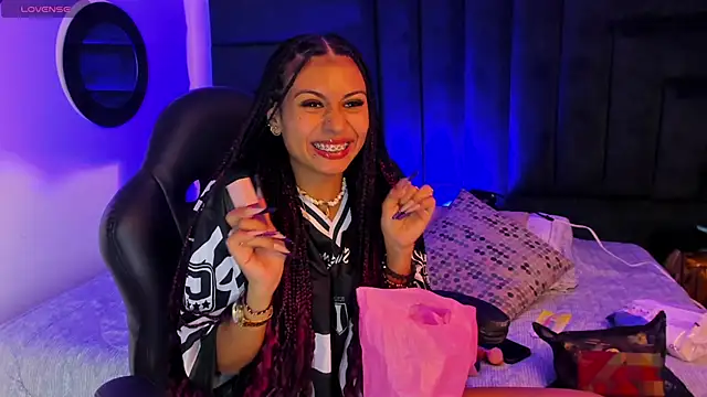 ZaraLim online show from December 14, 2025, 6:02 pm