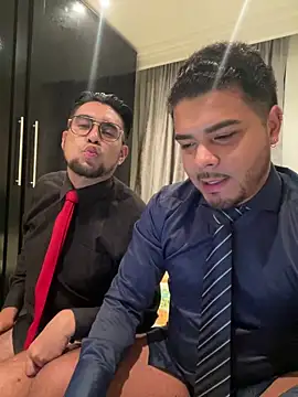 thiagowes online show from November 25, 2025, 2:23 am