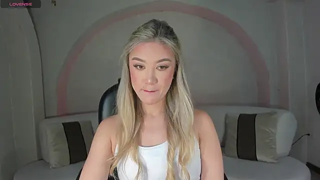 RebeccaHudson online show from May 29, 2026, 8:04 pm
