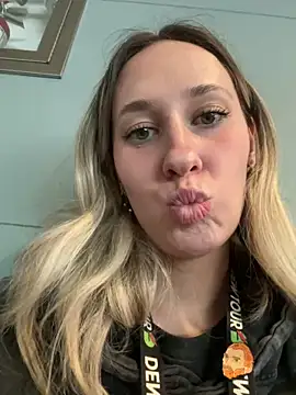 M1ssyk1ssy online show from December 24, 2024, 1:38 am