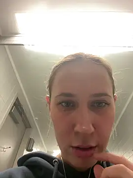 M1ssyk1ssy online show from January 2, 2025, 3:40 pm