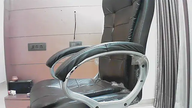 Snapshot of collage_hoty chatting on October 7, 2025, 5:25 pm collage hoty online show from October 7, 2025, 5:25 pm