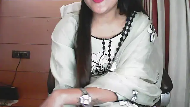 collage hoty online show from January 15, 2026, 4:05 am