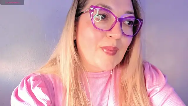Naty Mature  online show from May 21, 2026, 5:43 pm