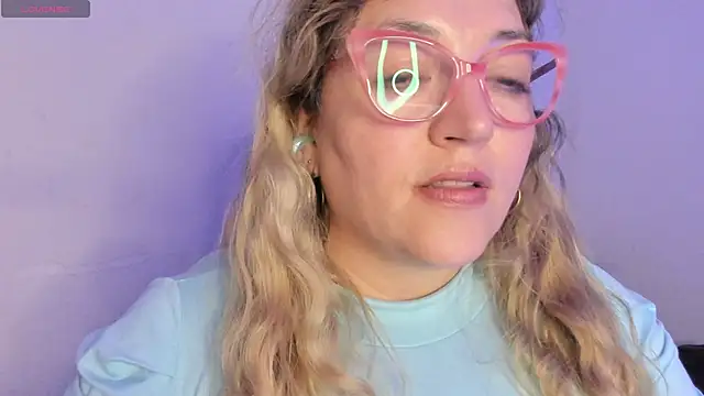 Naty Mature  online show from April 16, 2026, 9:39 pm