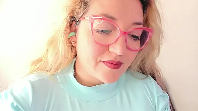 Naty Mature  online show from December 2, 2025, 12:18 pm