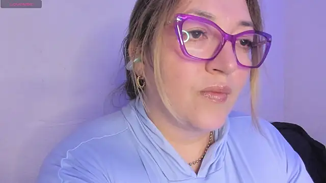 Naty Mature  online show from May 17, 2026, 8:42 pm