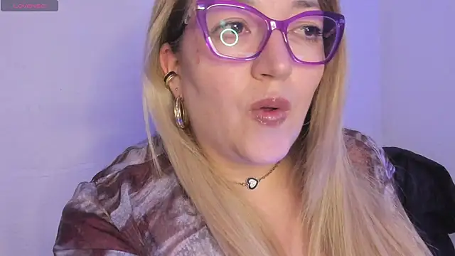 Naty Mature  online show from May 14, 2026, 11:46 pm