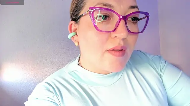 Naty Mature  online show from May 25, 2026, 5:33 pm