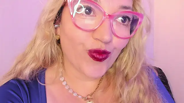 Naty Mature  online show from October 27, 2025, 5:14 pm