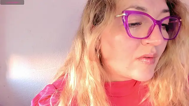 Naty Mature  online show from May 8, 2026, 6:23 pm