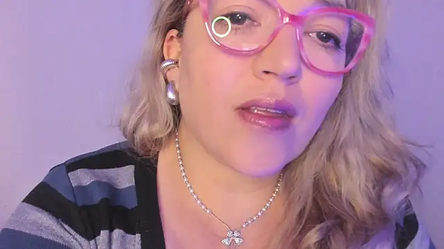 Naty Mature  online show from November 8, 2025, 7:17 pm