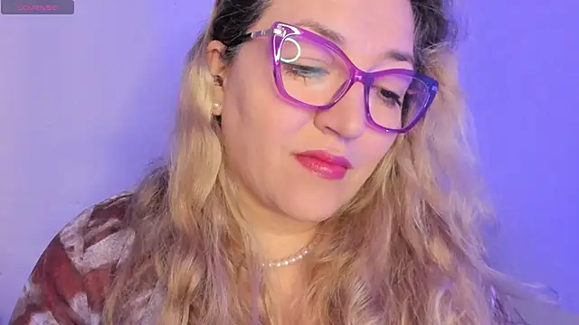 Naty Mature  online show from February 4, 2026, 6:36 pm