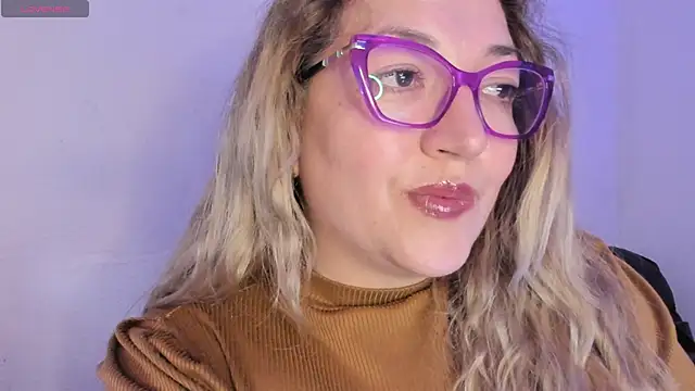 Naty Mature  online show from May 19, 2026, 7:21 pm