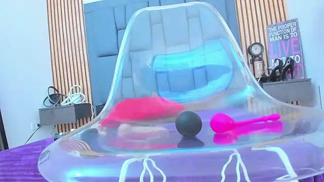 candela collinss online show from December 21, 2024, 6:22 pm