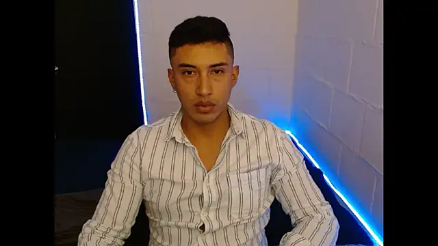 Snapshot of Davixx258 chatting on February 19, 2025, 8:20 pm Davixx258 online show from February 19, 2025, 8:20 pm