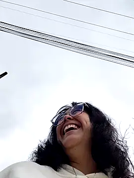 lara moon25 online show from November 13, 2025, 6:45 pm