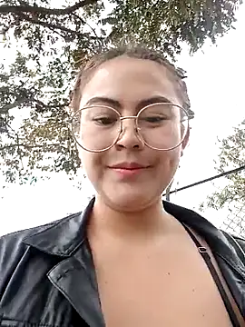 lara moon25 online show from October 5, 2025, 7:15 pm