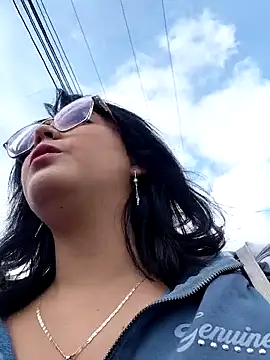 lara moon25 online show from November 21, 2025, 7:35 pm