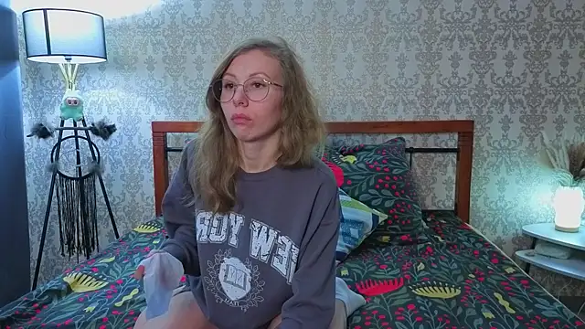 Lill Mary online show from December 3, 2025, 4:57 am