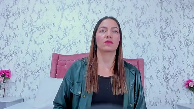 Mia Malkovaa  online show from October 24, 2025, 4:17 pm