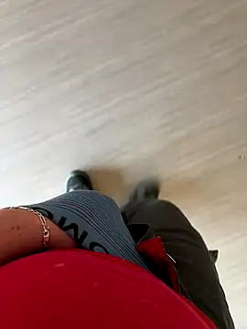 Snapshot of lescoquin2215 chatting on January 6, 2026, 10:41 am lescoquin2215 online show from January 6, 2026, 10:41 am