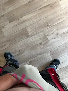 Snapshot of lescoquin2215 chatting on October 6, 2025, 1:45 pm lescoquin2215 online show from October 6, 2025, 1:45 pm