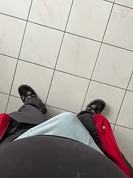 Snapshot of lescoquin2215 chatting on November 21, 2025, 8:35 am lescoquin2215 online show from November 21, 2025, 8:35 am