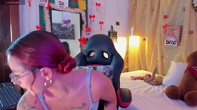 Sophiee Hill online show from December 19, 2025, 8:00 pm