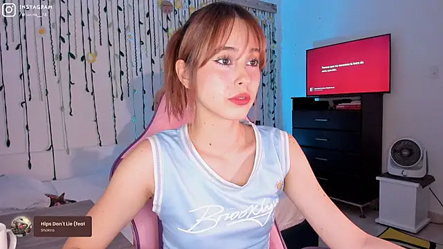 Snapshot of alice_guerin_ chatting on December 3, 2024, 1:58 am alice guerin  online show from December 3, 2024, 1:58 am