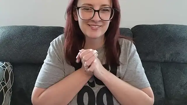 TheBustyHouseWife online show from December 5, 2025, 5:33 pm