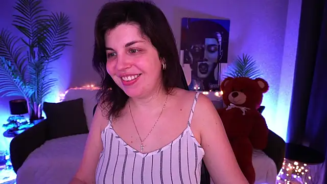 MirandaWong online show from April 4, 2026, 5:58 am