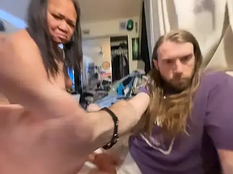 Johndoe2292 online show from April 5, 2026, 7:04 am