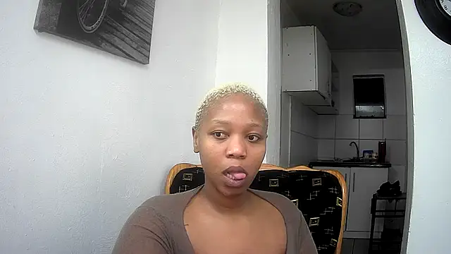 Snapshot of GoldenPussyXOXO chatting on March 9, 2026, 7:28 pm GoldenPussyXOXO online show from March 9, 2026, 7:28 pm