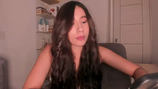 danna davis18 online show from June 24, 2026, 7:33 pm