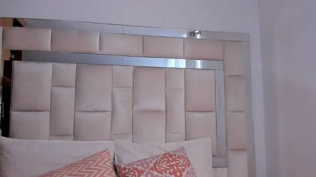 isabella gomez11 online show from December 17, 2025, 6:13 pm