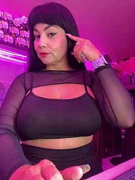 Hot beauty   online show from April 16, 2026, 2:45 am