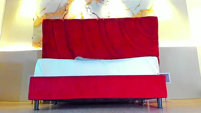 MAISE HILL1 online show from October 27, 2025, 1:23 pm