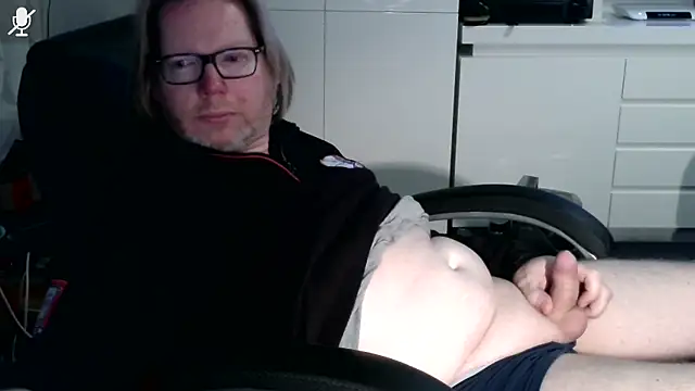 VSteph online show from November 19, 2025, 10:54 pm