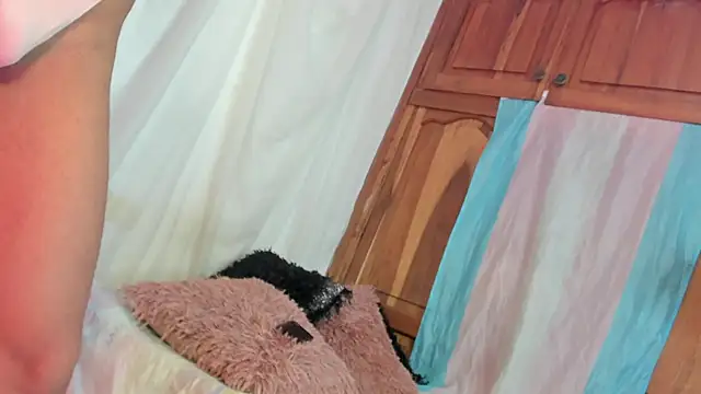 Snapshot of Itsme_Daniela chatting on February 12, 2026, 3:56 pm Itsme Daniela online show from February 12, 2026, 3:56 pm