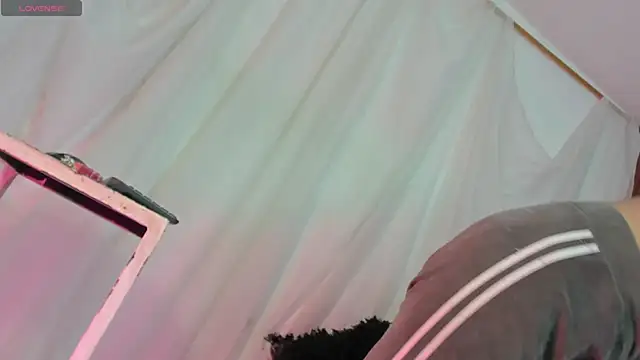 Snapshot of Itsme_Daniela chatting on February 19, 2026, 3:31 pm Itsme Daniela online show from February 19, 2026, 3:31 pm