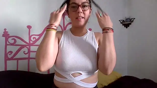 Snapshot of Tiramisu89 chatting on October 19, 2025, 8:11 pm Tiramisu89 online show from October 19, 2025, 8:11 pm