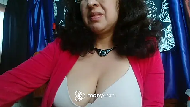 Snapshot of liriomilf chatting on February 4, 2026, 8:37 pm liriomilf online show from February 4, 2026, 8:37 pm