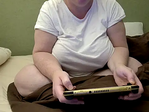 MarthaBriest online show from October 4, 2025, 10:00 pm